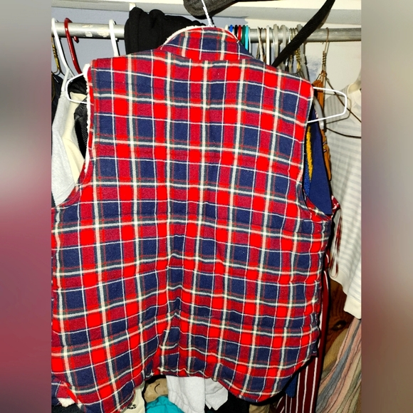 Skies are blue womens plaid vest sherpa material inside! - Picture 2 of 2